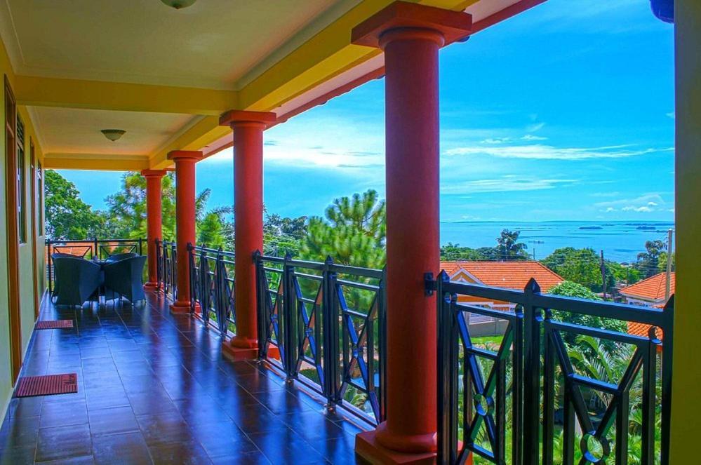 Rosemary Courts Bed And Breakfast Εντέμπε Εξωτερικό φωτογραφία